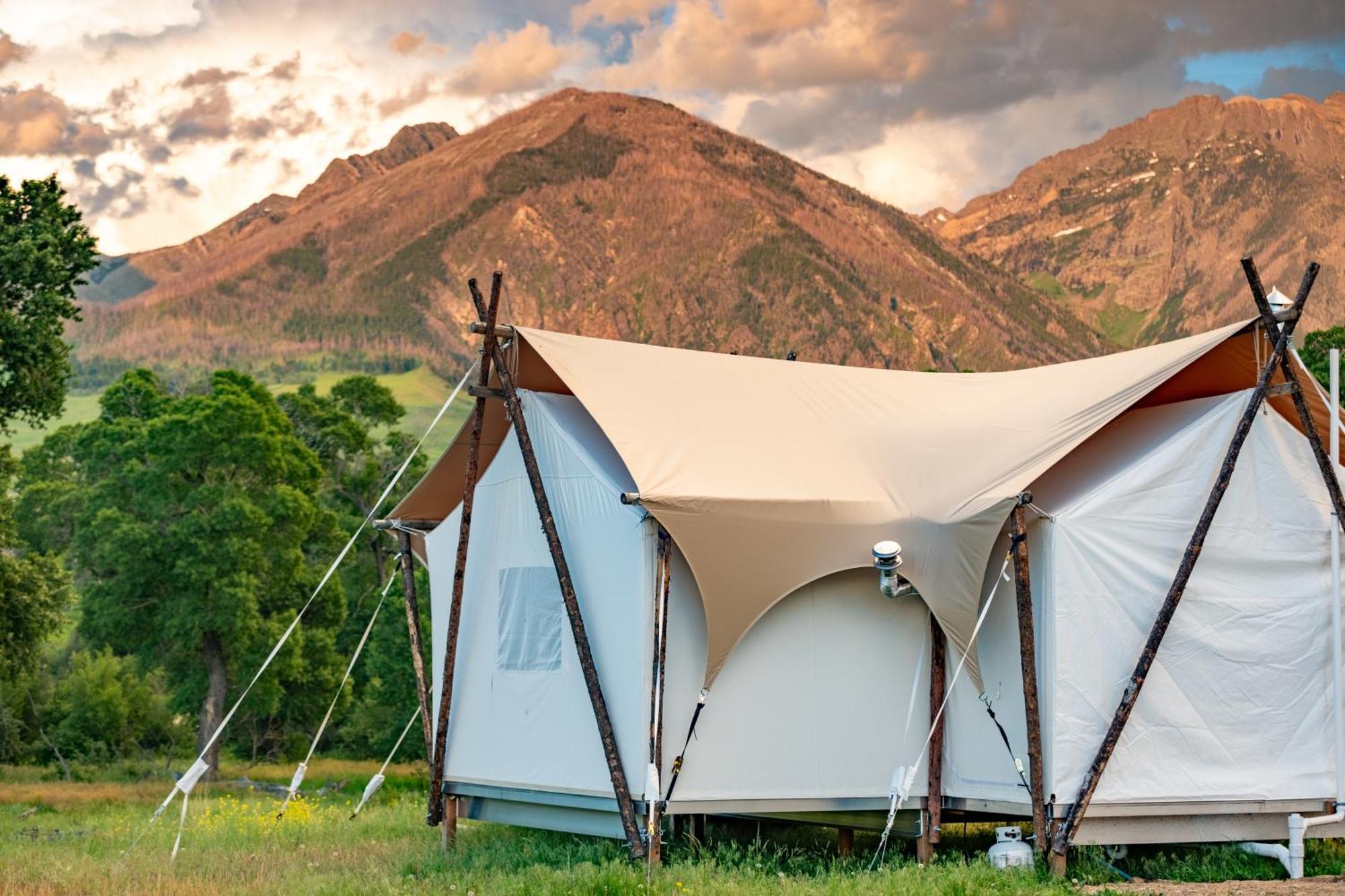 Under Canvas North Yellowstone - Paradise Valley 리빙스턴 외부 사진