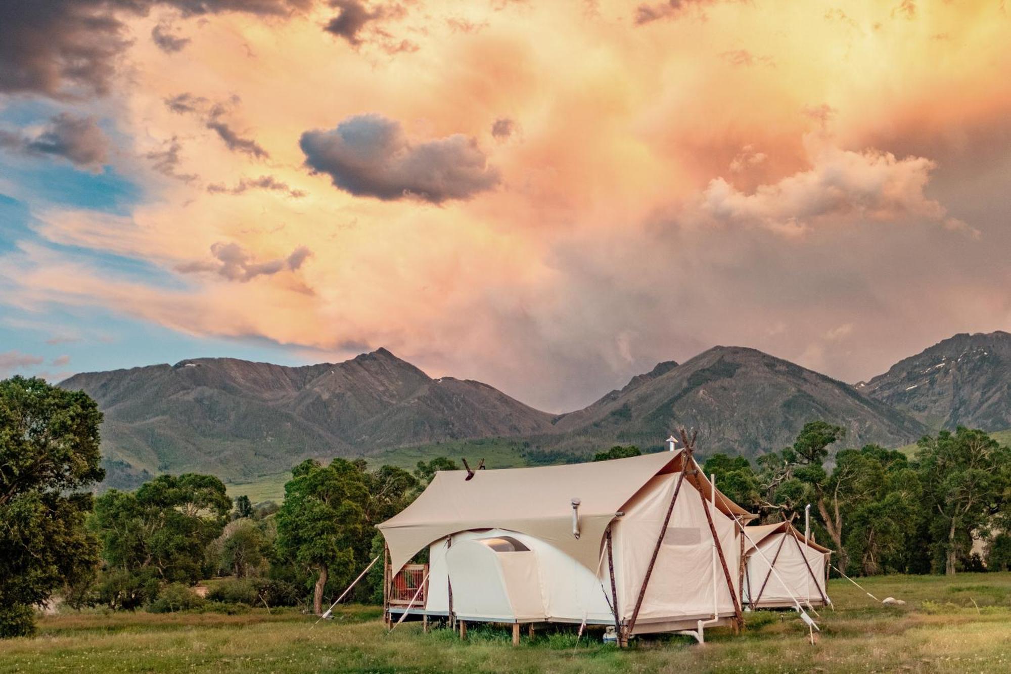 Under Canvas North Yellowstone - Paradise Valley 리빙스턴 외부 사진